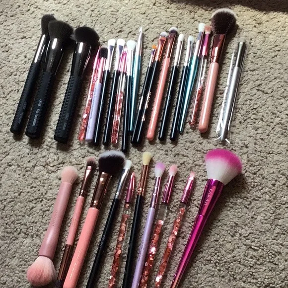 Pink Makeup brush holder, all brushes incl.